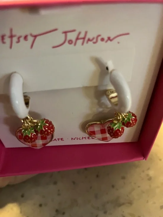 🍓Betsey Johnson 2 pairs earrings gingham hearts strwbry hoops NWT - Picture 4 of 9